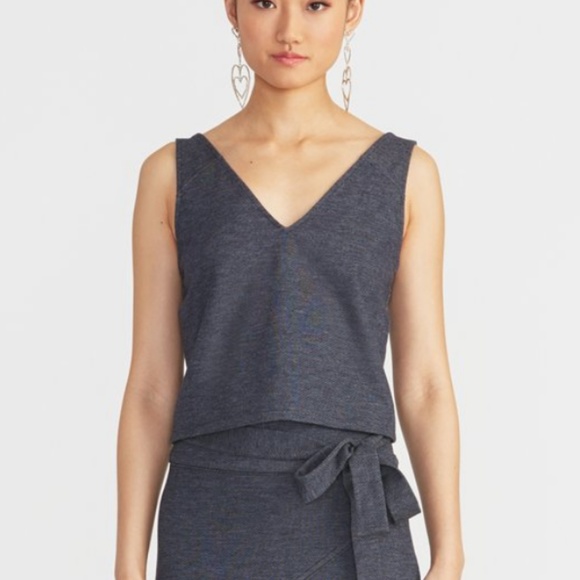 🖤Emmy Sleeveless Crop Top - Picture 2 of 8